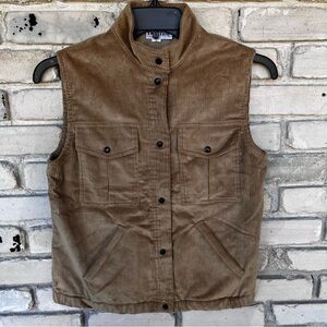 Corduroy tan men vest. Snap front closure
